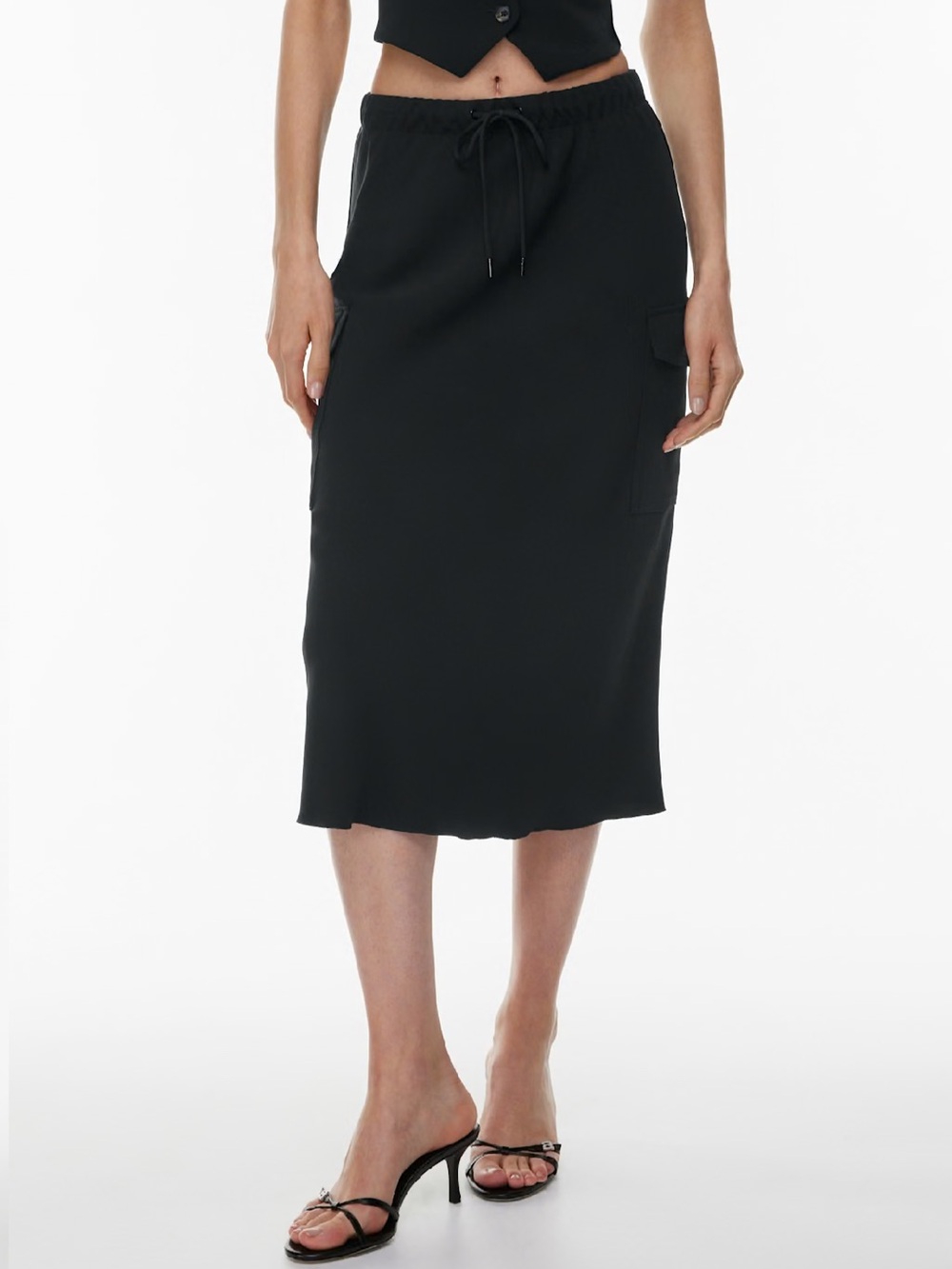 Wilfred Aritizia Muse Cargo Midi Skirt. Black with Elastic Waist. Medium. NWOT.